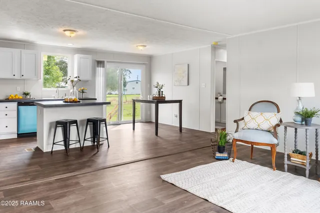 $164,900 | 250 Oak Mnr Road, Rayne, LA 70578