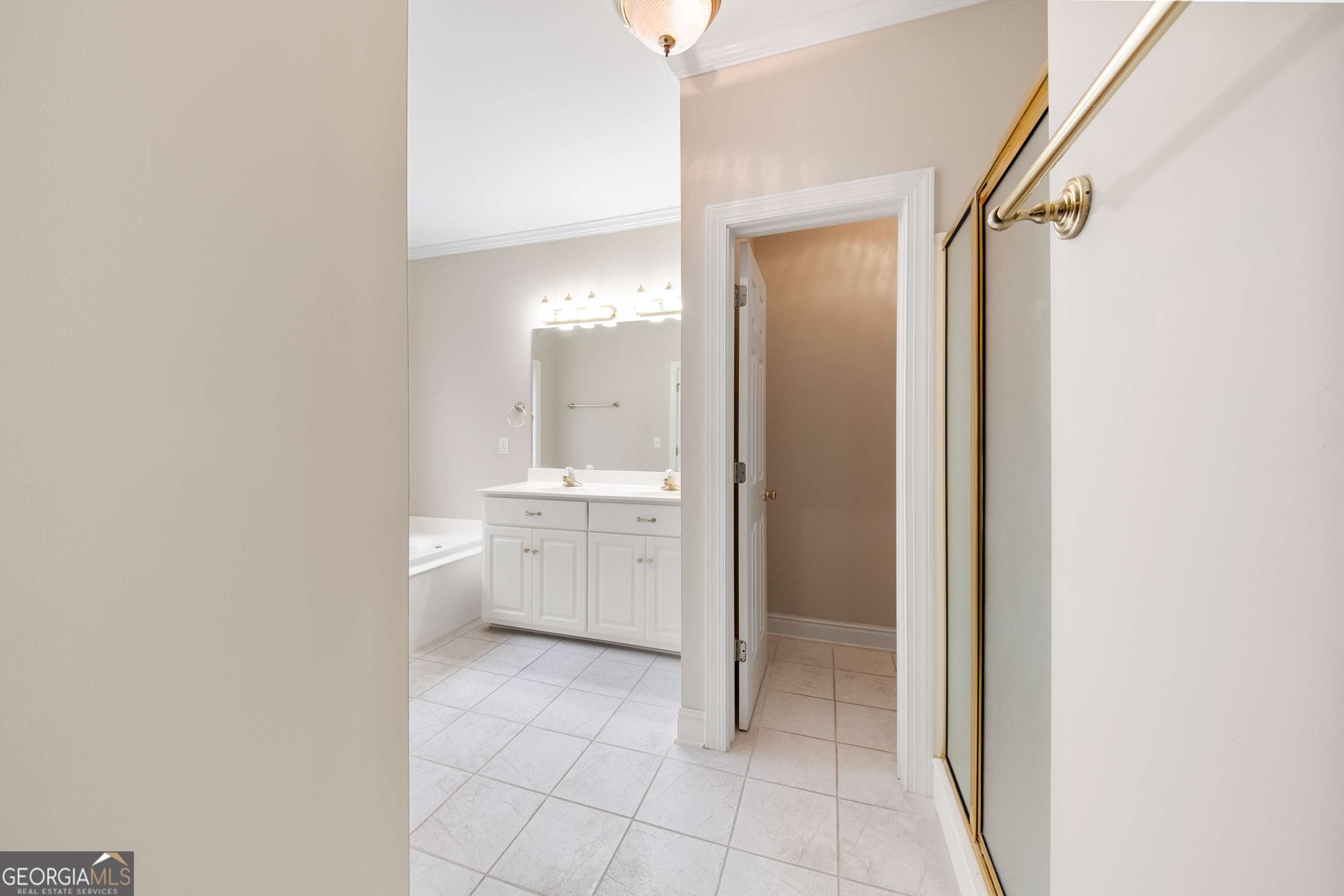 112 Covington Place Macon, GA 31210 - Photo 20 of 34 a bathroom with a sink a mirror and a shower