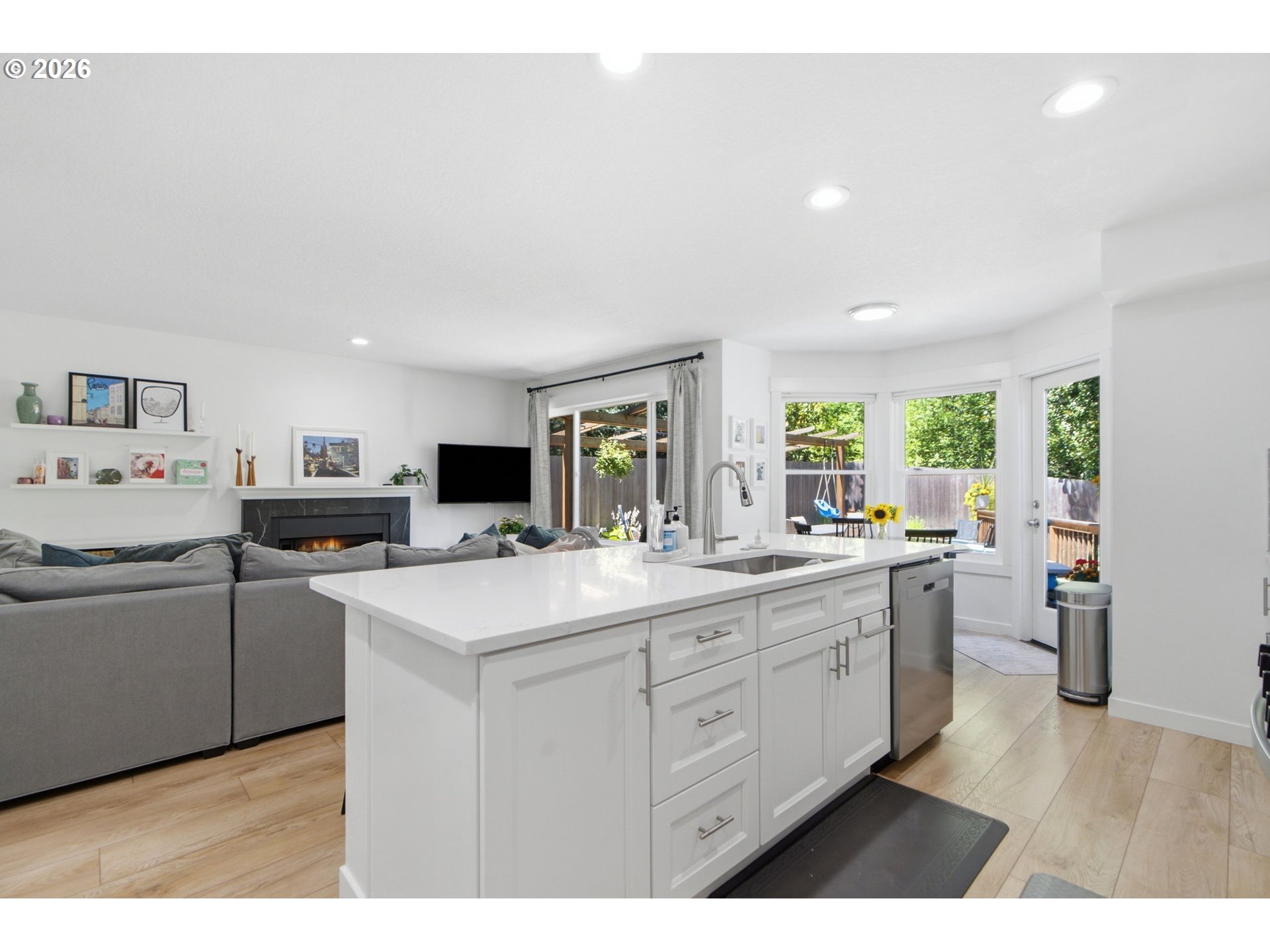 4123 Southwest Comus Street Portland, OR 97219 - Photo 14 of 42 Gallery Image 14