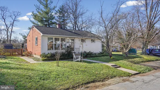 a view of a house with backyard and a tree