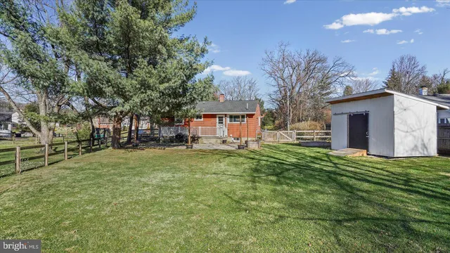 a view of a house with a backyard