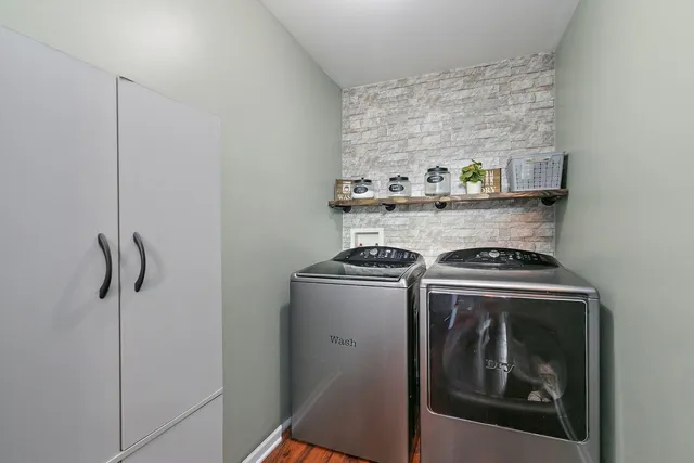 $350,000 | 39 West Bluebell Avenue, Cortland, IL 60112