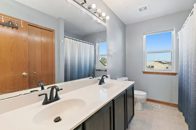 $350,000 | 39 West Bluebell Avenue, Cortland, IL 60112