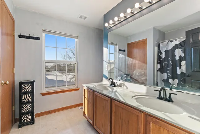 $350,000 | 39 West Bluebell Avenue, Cortland, IL 60112