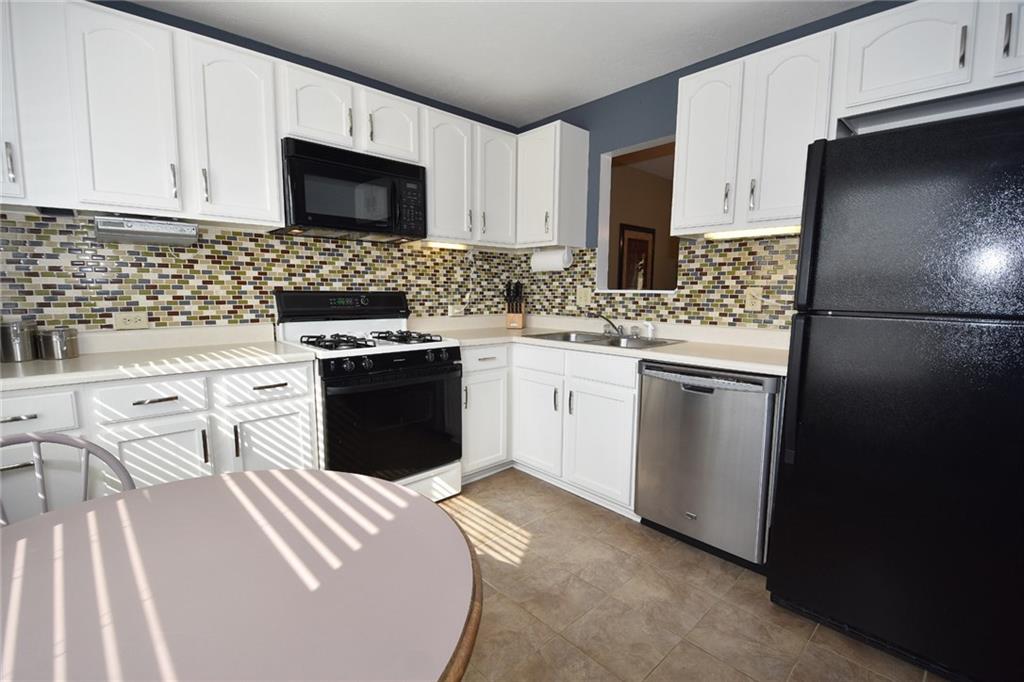 72 Springmeadow Court Pittsburgh, PA 15236 - Photo 7 of 24 Gallery Image 7