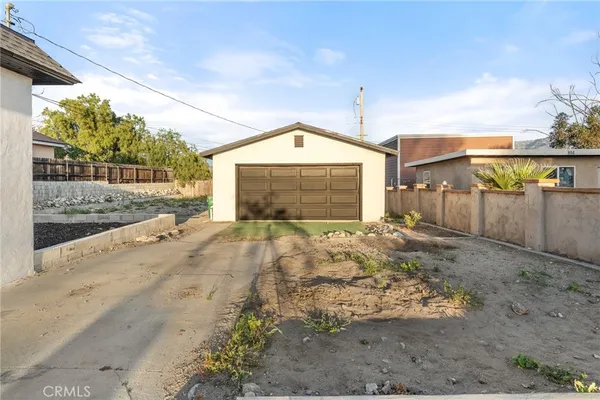 $2,300 | 906 North Allen Street, Banning, CA 92220