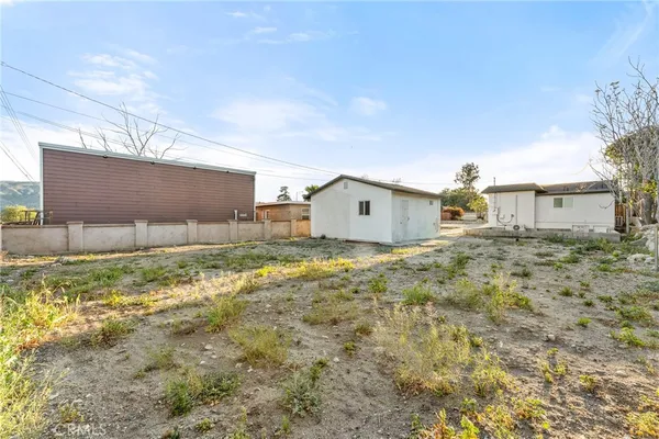 $2,300 | 906 North Allen Street, Banning, CA 92220