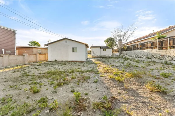 $2,300 | 906 North Allen Street, Banning, CA 92220