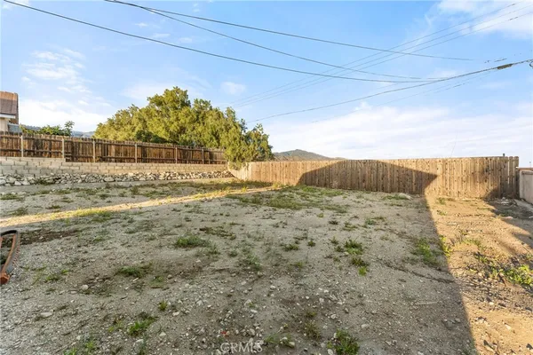 $2,300 | 906 North Allen Street, Banning, CA 92220