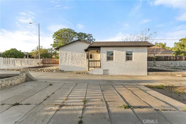 $2,300 | 906 North Allen Street, Banning, CA 92220
