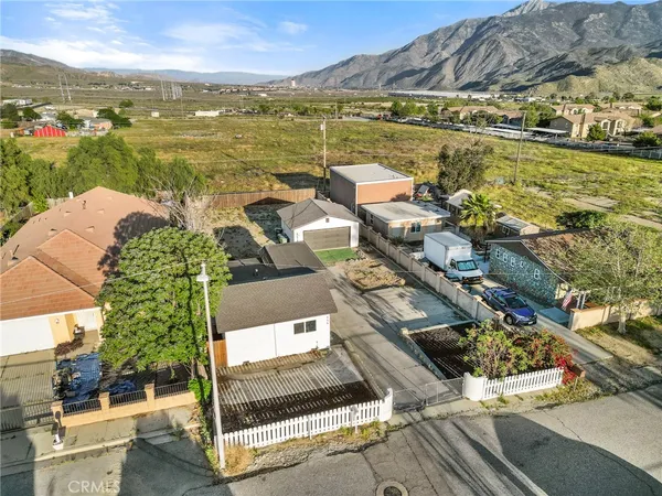 $2,300 | 906 North Allen Street, Banning, CA 92220