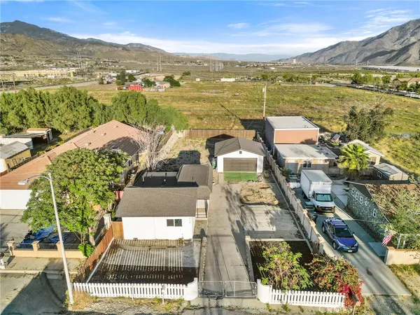 $2,300 | 906 North Allen Street, Banning, CA 92220