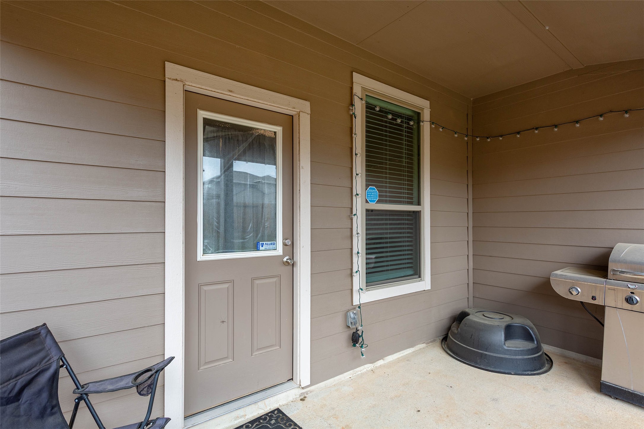 14212 Shasta Ridge Drive Conroe, TX 77303 - Photo 16 of 21 a room that has a bed and a chair in it