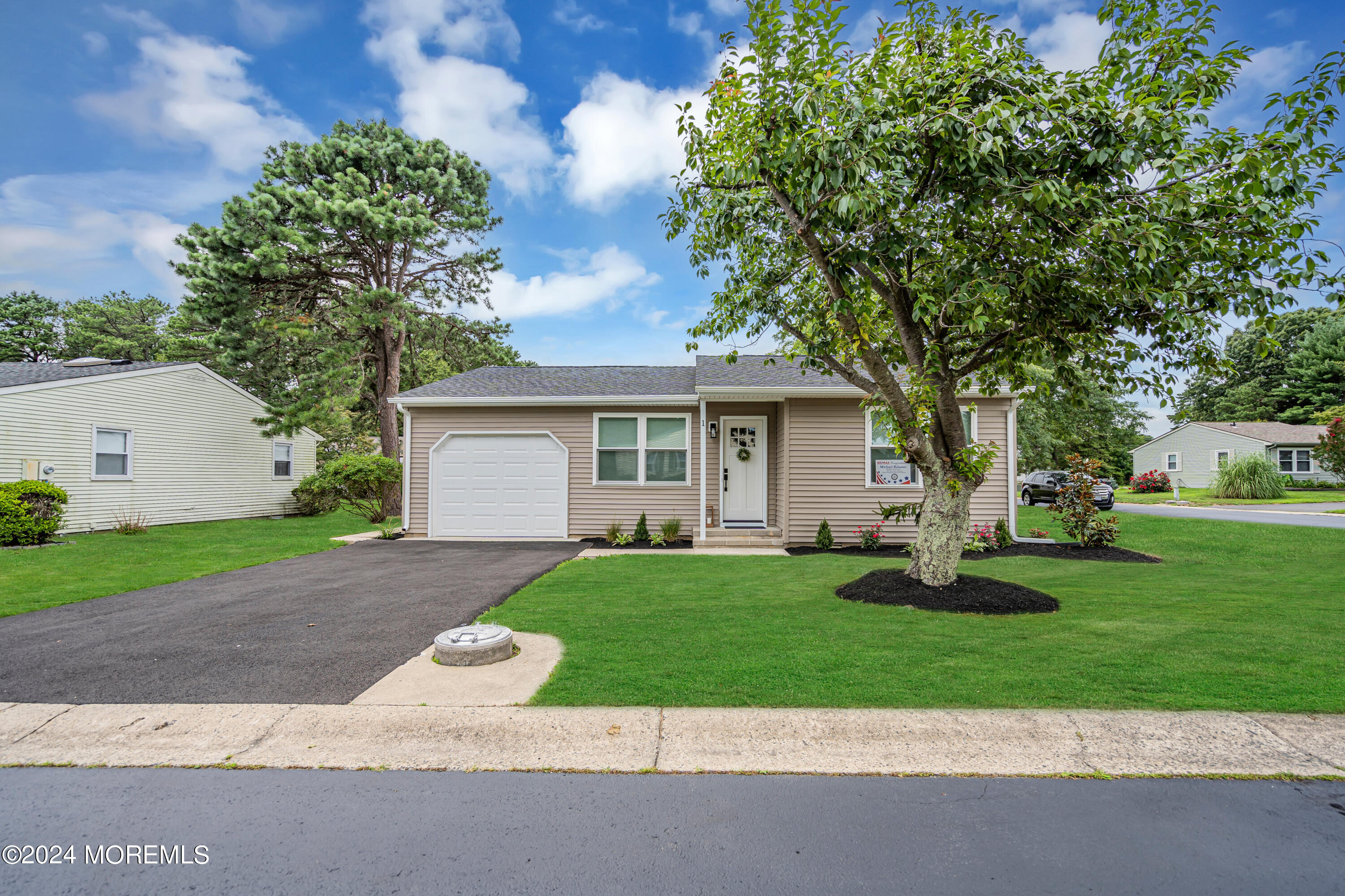 1 Hummingbird Lane Whiting, NJ 08759 - Photo 4 of 32 003_2024-07-23_15.11.12-1-1_459