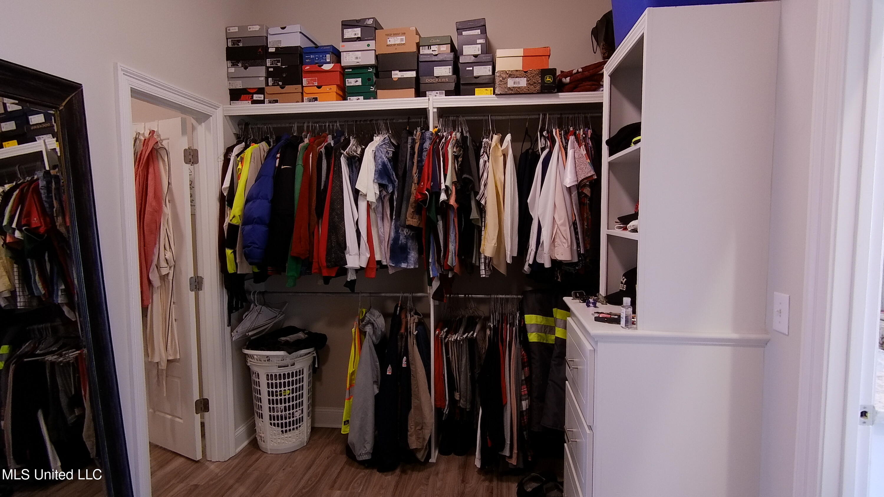 705 Heartwood Lane Brandon, MS 39042 - Photo 18 of 20 Master Closet