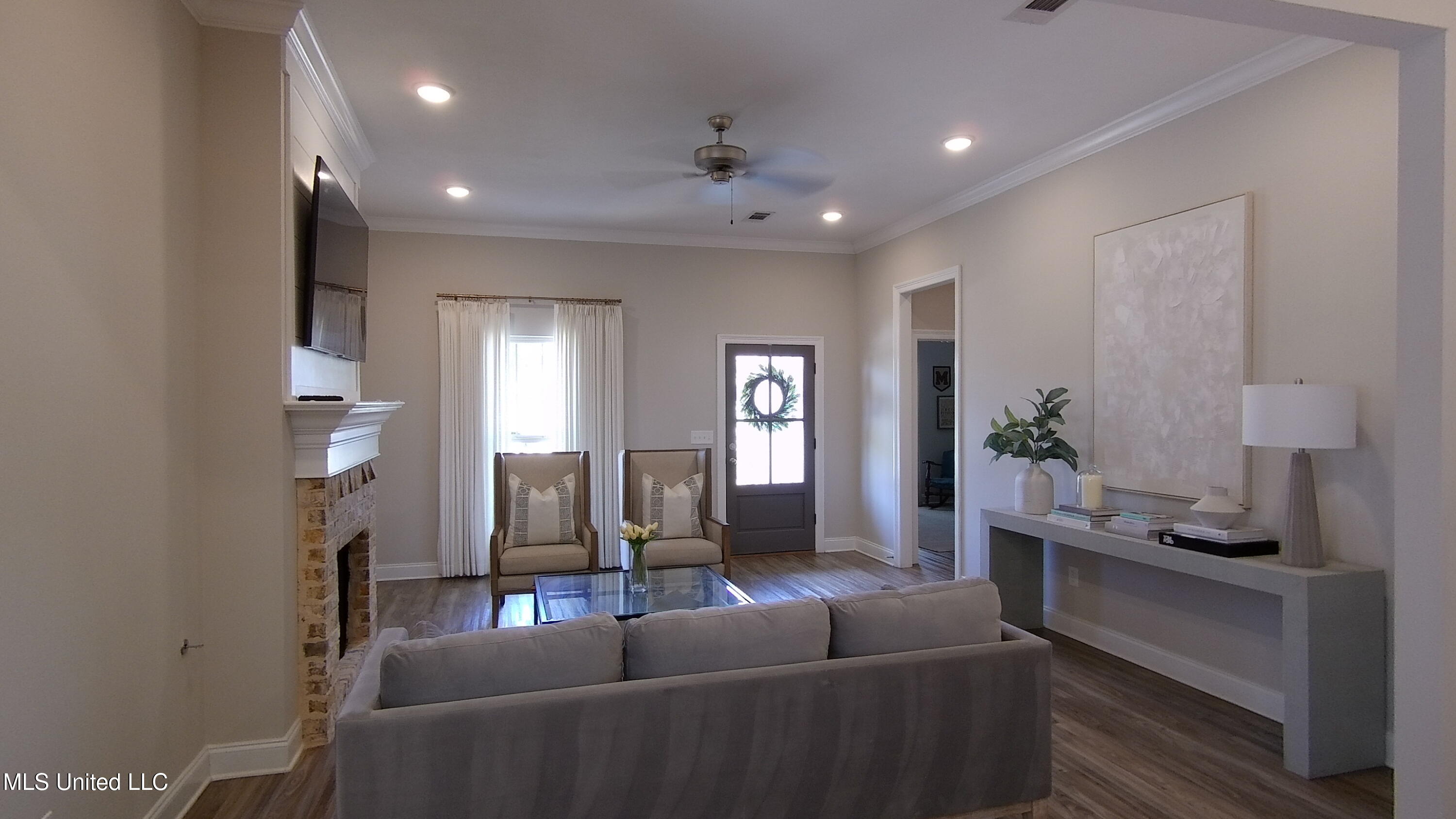 705 Heartwood Lane Brandon, MS 39042 - Photo 4 of 20 Living Room Heartwood 2