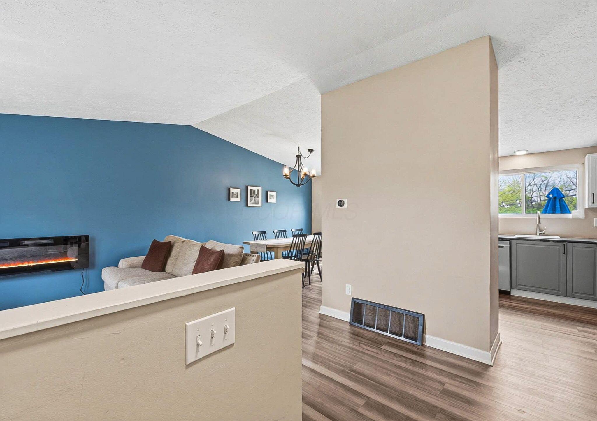 2949 Cortona Road Columbus, OH 43204 - Photo 5 of 38 Entry