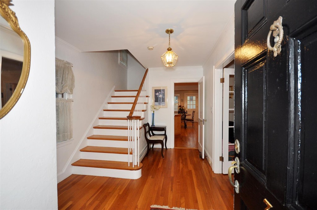 33 Edgehill Road Arlington, MA 02474 - Photo 3 of 30