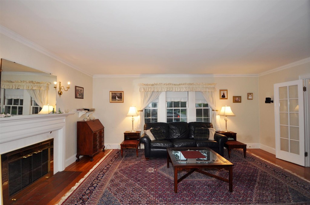 33 Edgehill Road Arlington, MA 02474 - Photo 5 of 30