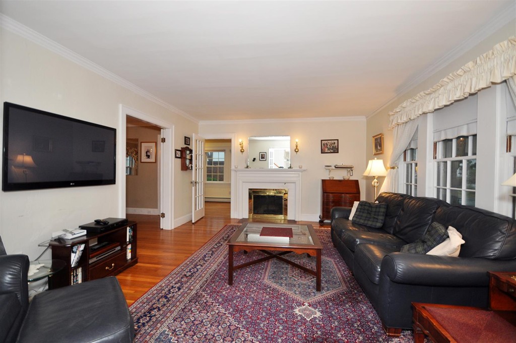 33 Edgehill Road Arlington, MA 02474 - Photo 6 of 30