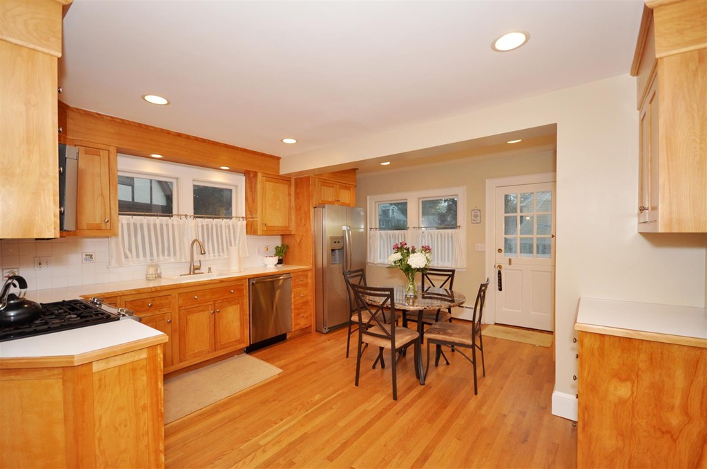 33 Edgehill Road Arlington, MA 02474 - Photo 7 of 30