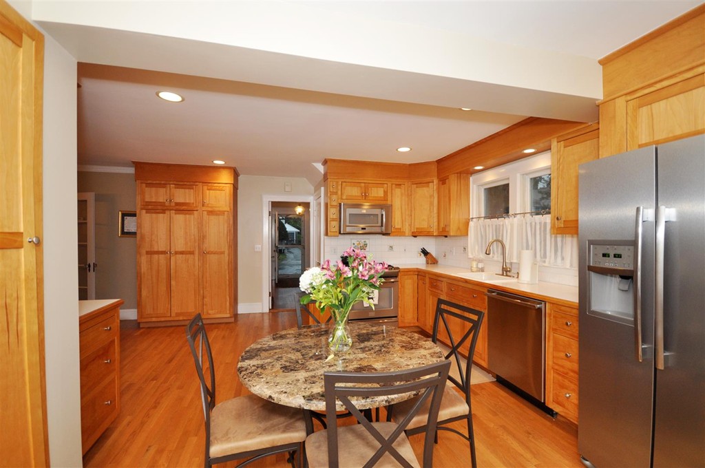 33 Edgehill Road Arlington, MA 02474 - Photo 8 of 30