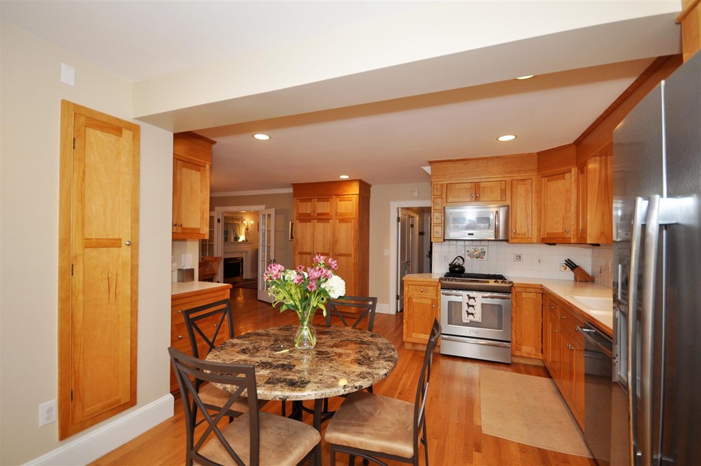 33 Edgehill Road Arlington, MA 02474 - Photo 9 of 30