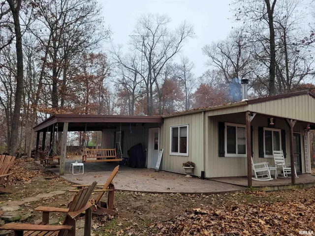 $300,000 | 19650 North Pisque Lane, Woodlawn, IL 62898