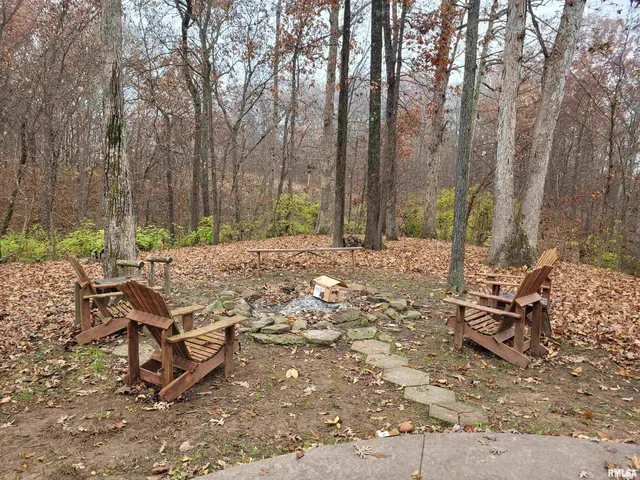 $300,000 | 19650 North Pisque Lane, Woodlawn, IL 62898