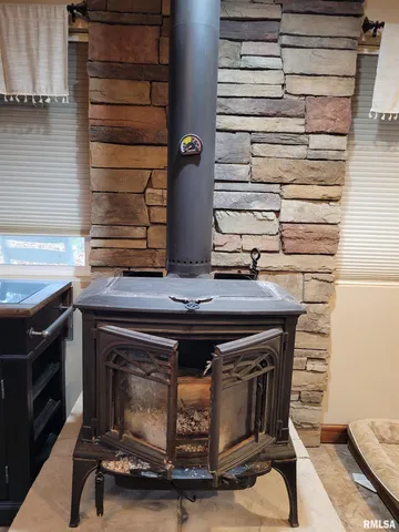 $300,000 | 19650 North Pisque Lane, Woodlawn, IL 62898