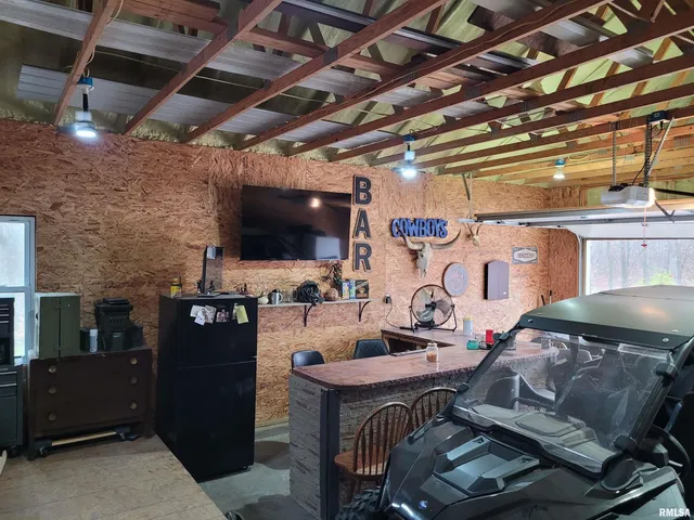 $300,000 | 19650 North Pisque Lane, Woodlawn, IL 62898