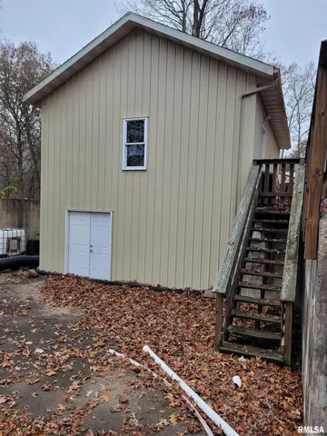 $300,000 | 19650 North Pisque Lane, Woodlawn, IL 62898