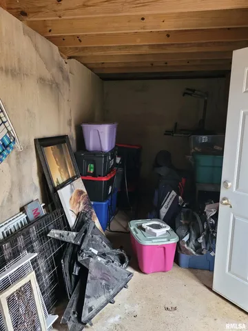 $300,000 | 19650 North Pisque Lane, Woodlawn, IL 62898