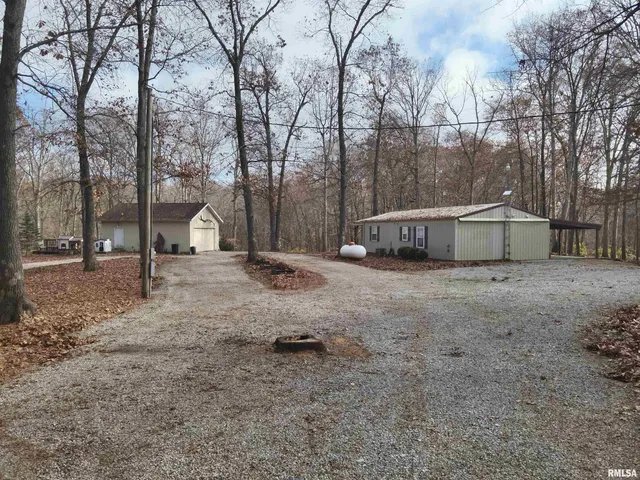 $300,000 | 19650 North Pisque Lane, Woodlawn, IL 62898