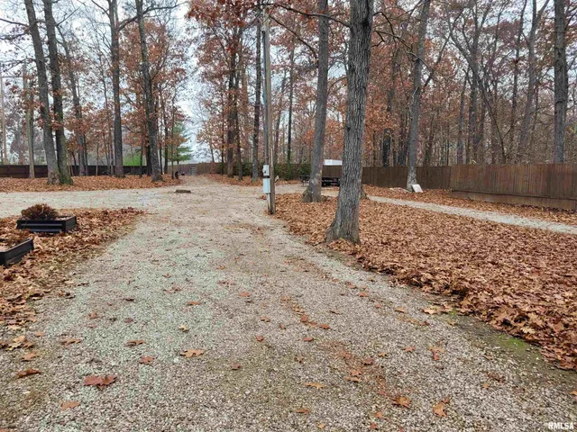 $300,000 | 19650 North Pisque Lane, Woodlawn, IL 62898