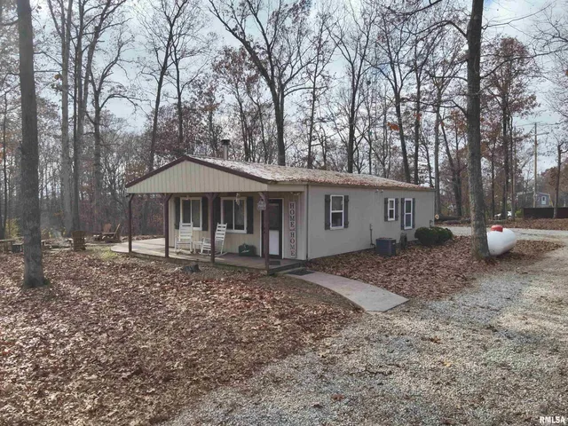 $300,000 | 19650 North Pisque Lane, Woodlawn, IL 62898