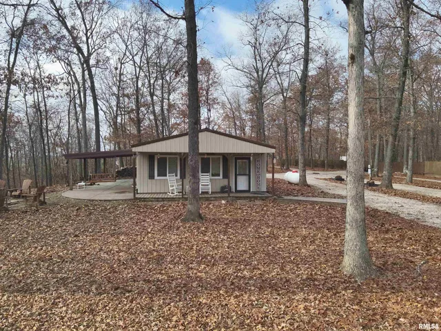 $300,000 | 19650 North Pisque Lane, Woodlawn, IL 62898