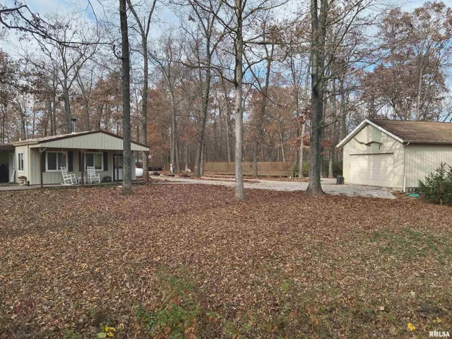 $300,000 | 19650 North Pisque Lane, Woodlawn, IL 62898