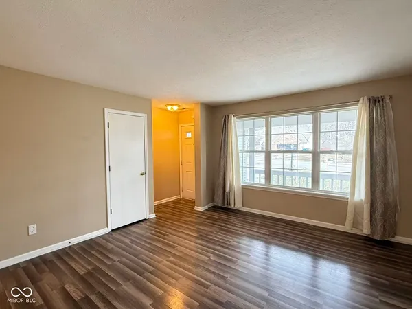 $1,800 | 7006 Long Run Drive, Indianapolis, IN 46268