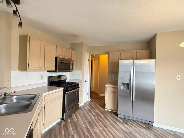 $1,800 | 7006 Long Run Drive, Indianapolis, IN 46268