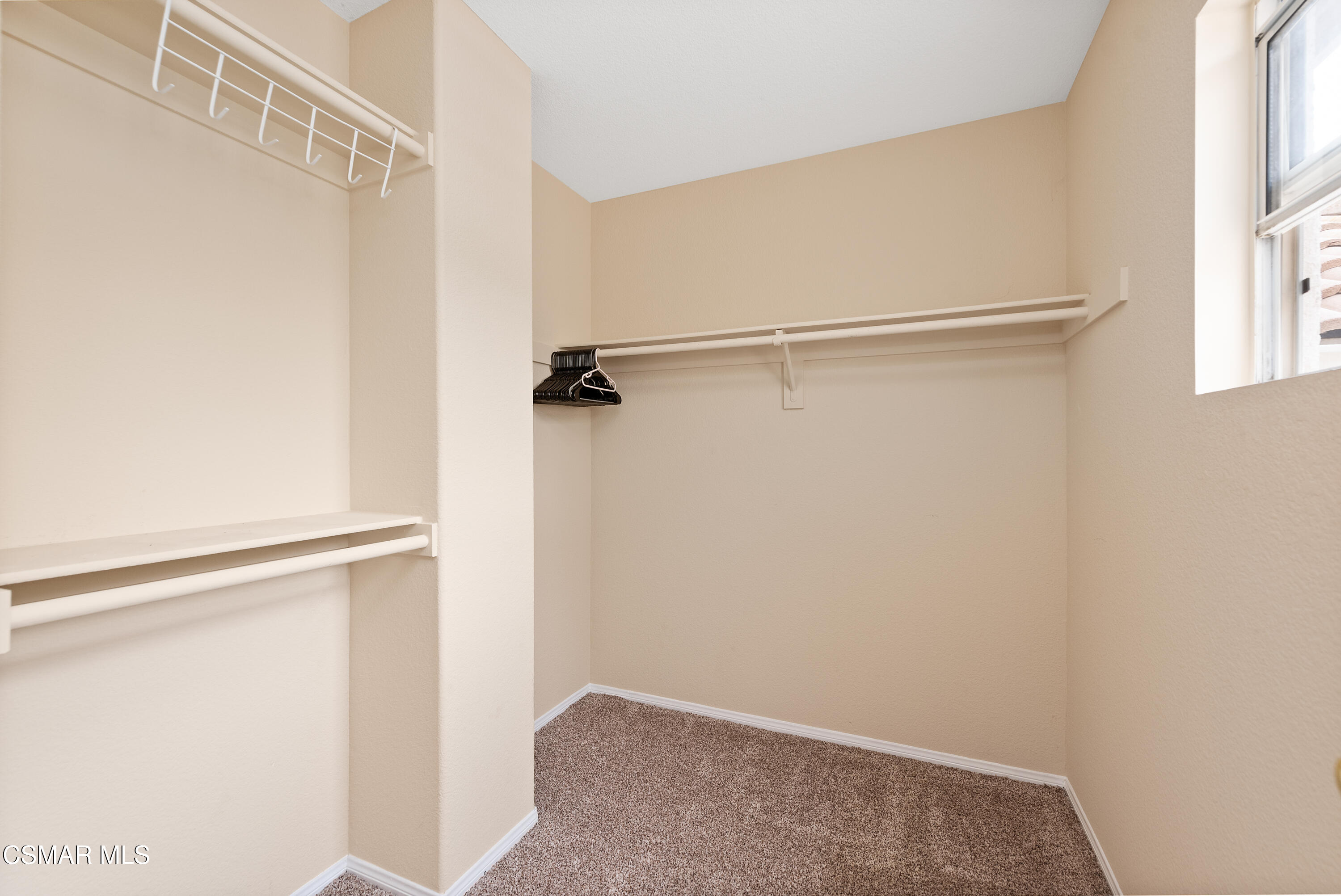 295 Cliffwood Drive Simi Valley, CA 93065 - Photo 28 of 49 a view of small space