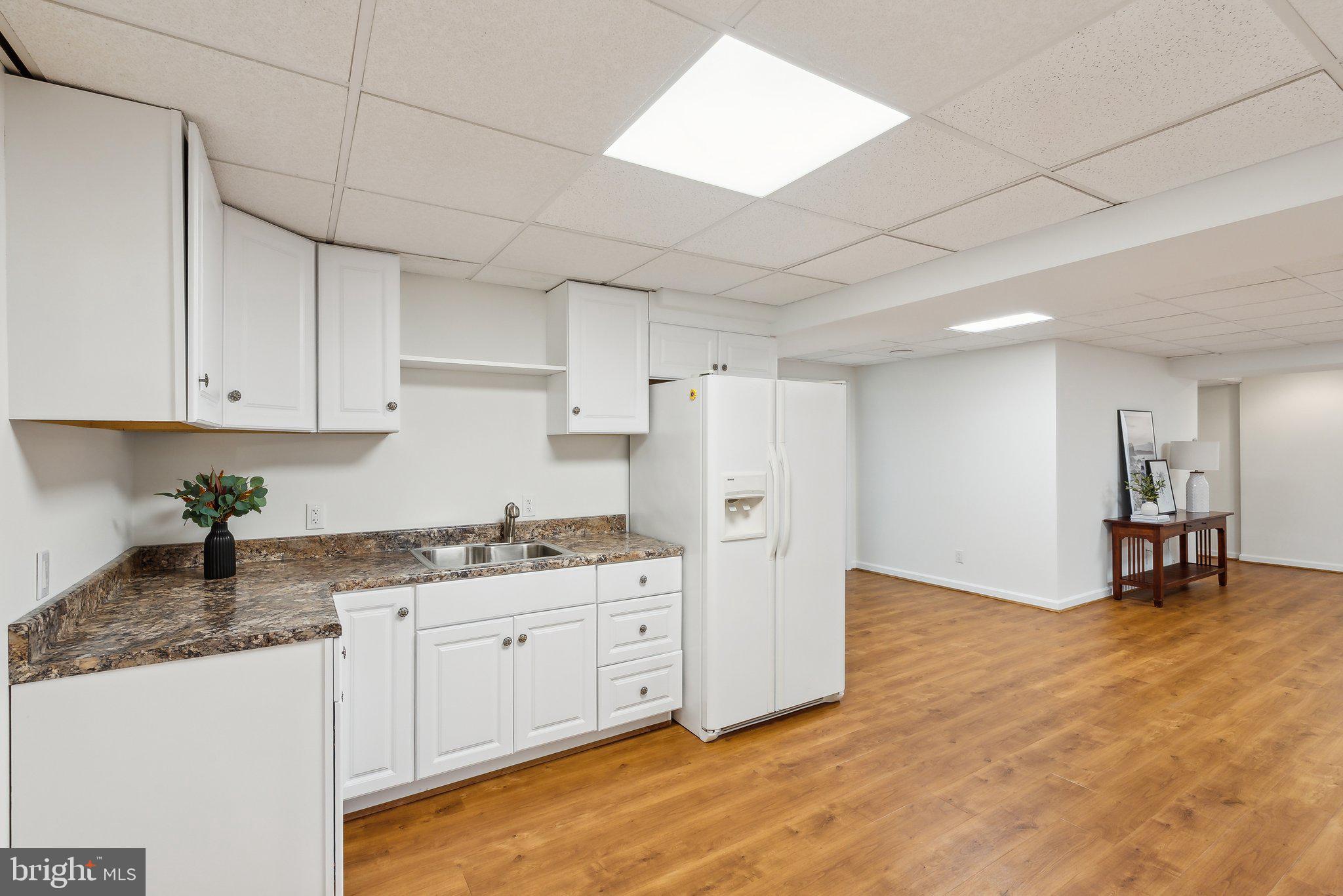 20437 Peach Tree Road Dickerson, MD 20842 - Photo 29 of 53 a kitchen with granite countertop a sink and cabinets