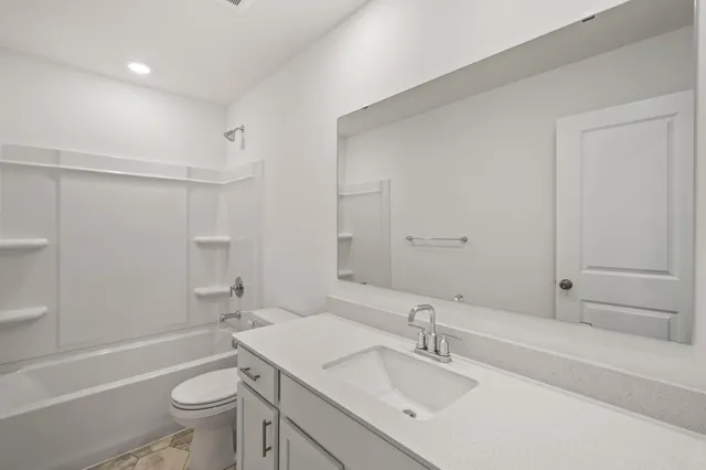 $446,310 | 221 HUNTINGTON Drive, Waconia, MN 55387