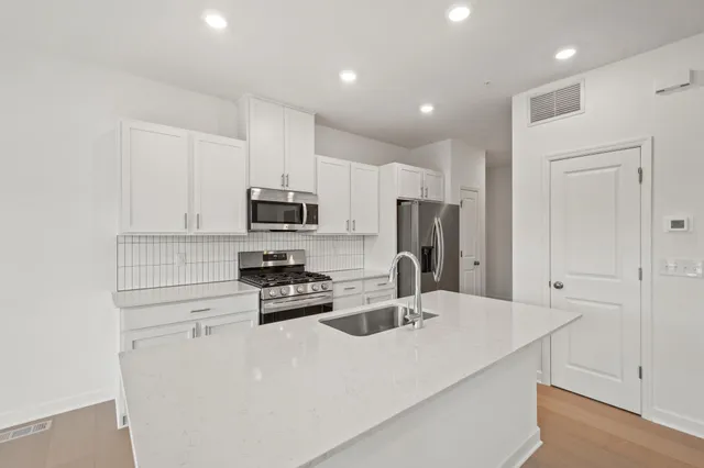 $446,310 | 221 HUNTINGTON Drive, Waconia, MN 55387