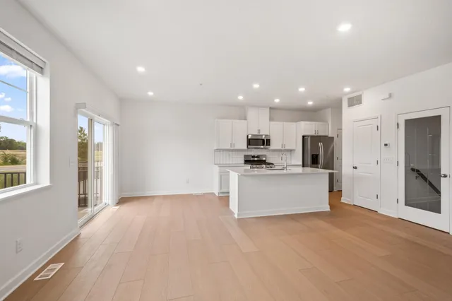 $446,310 | 221 HUNTINGTON Drive, Waconia, MN 55387