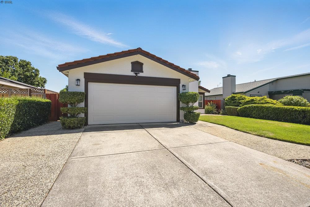 1180 Peterson Drive Gilroy, CA 95020 - Photo 3 of 45 a front view of a house with a yard and garage
