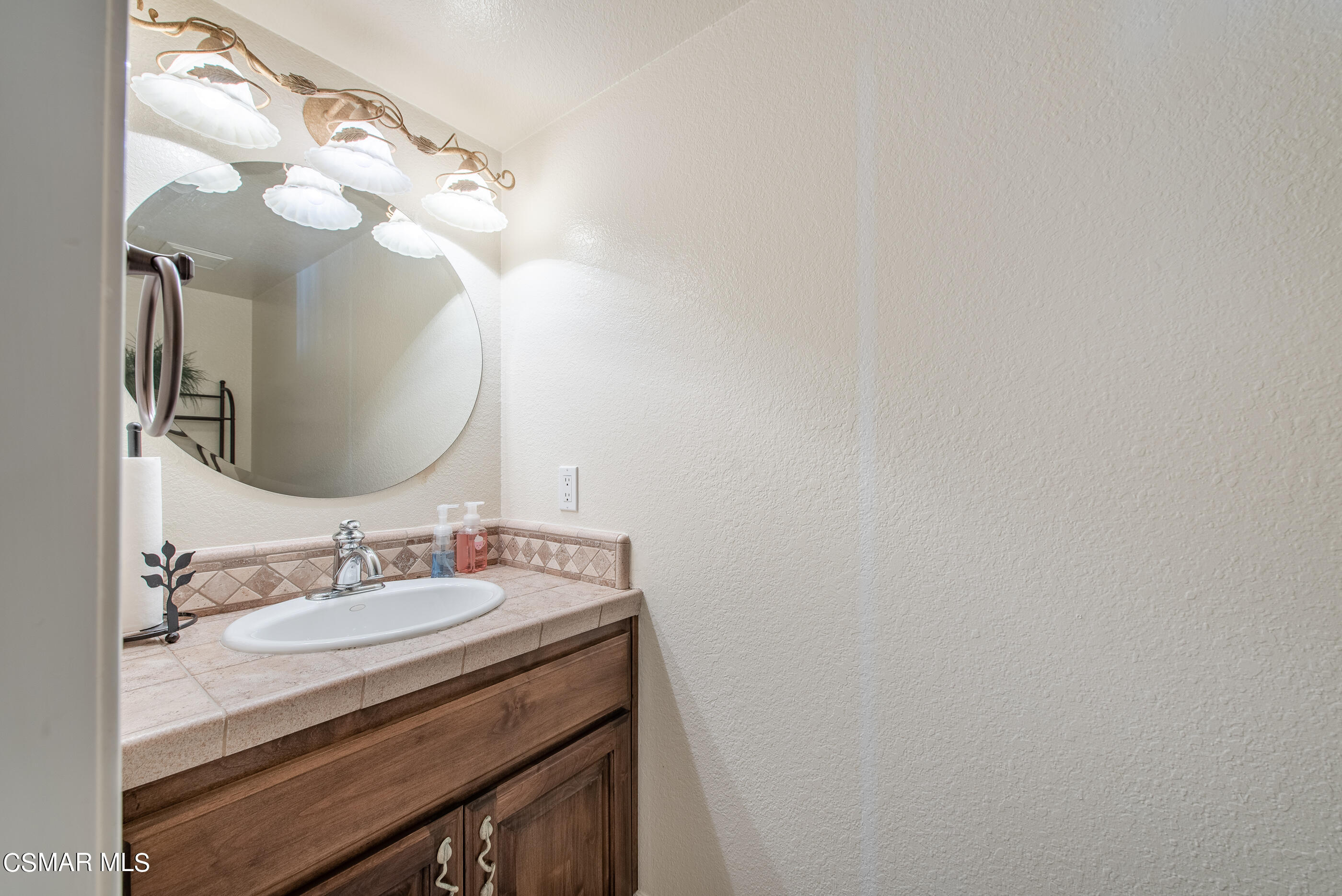 1940 Rory Lane, Unit 3 Simi Valley, CA 93063 - Photo 14 of 33 a bathroom with a sink vanity and a mirror