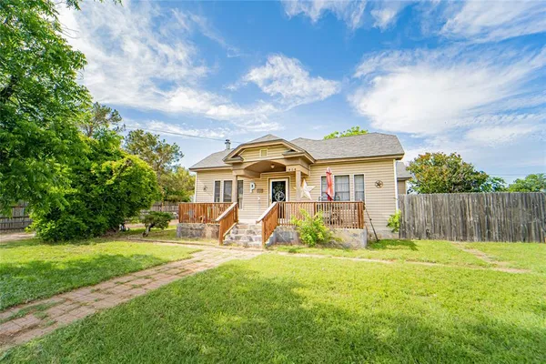 $159,500 | 1404 West Walker Street, Breckenridge, TX 76424