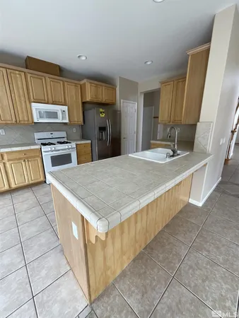 $3,050 | 2847 Falcon Ridge Drive, Sparks, NV 89436