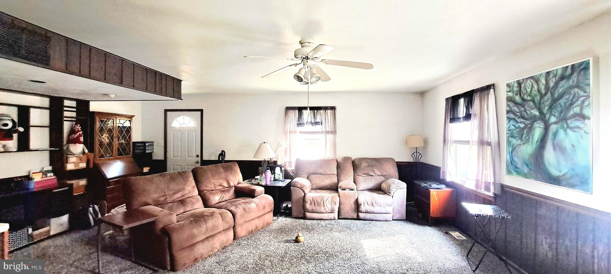 246 Main Avenue Milmay, NJ 08340 - Photo 6 of 47 LIVING ROOM